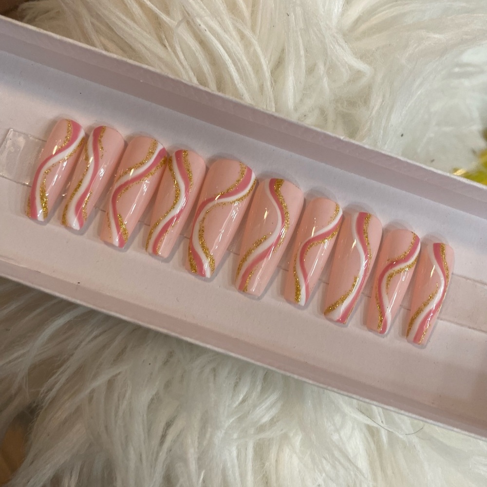“Pink Swirl” Press on Nails